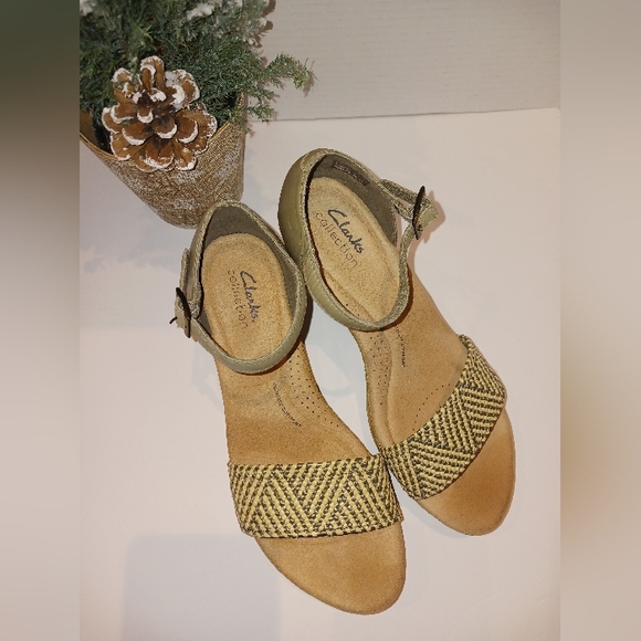 Clark's - Collection Ultimate Comfort Sandals - Picture 1 of 8